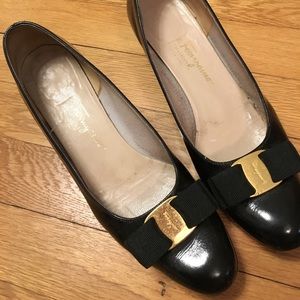 Ferragamo Vara Pumps Black Patent